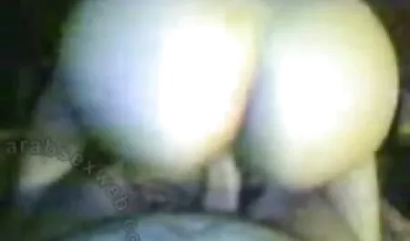زیبا نشسته در یک محل جداگانه و مشتاق کانال سکسی در تلگرام خارجی از همسایه