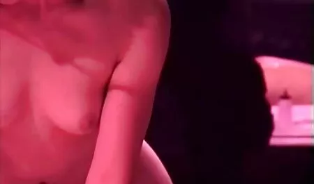 زن و شوهر بر لینک بهترین کانال سکسی تلگرام روی نیمکت در حالی که مصاحبه.